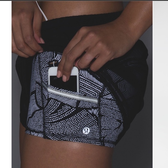 Lululemon 🍋 City Sky Run By Short Black Dottie Tribe Size 6 - Picture 4 of 12
